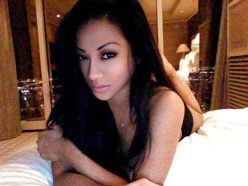 8P Playing In Bed (WebCam)