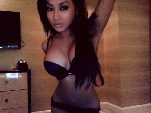 8P Playing In Bed (WebCam)