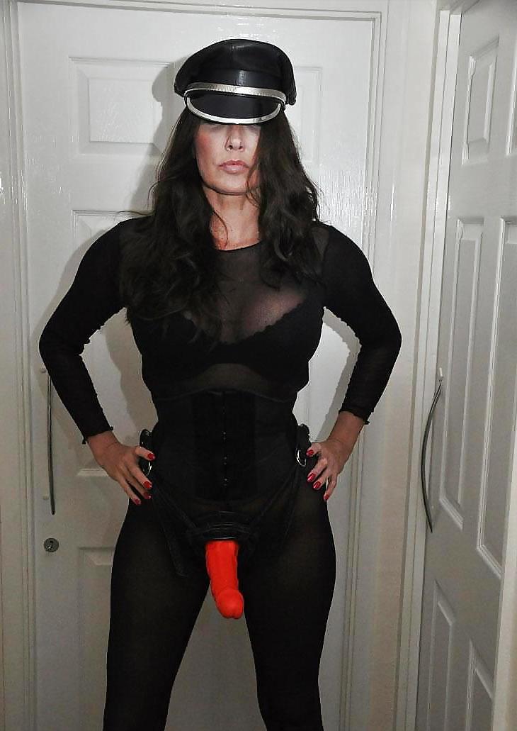 23P Obedecer a tu mujer de latex