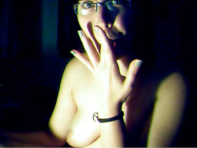 25P Skype girl flashing
