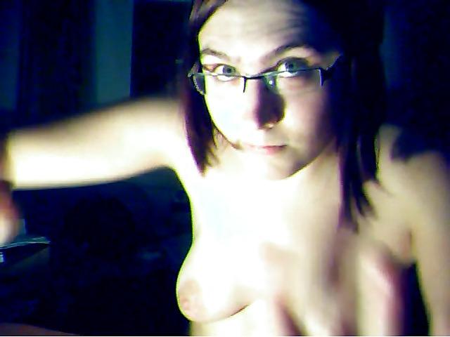 25P Skype girl flashing