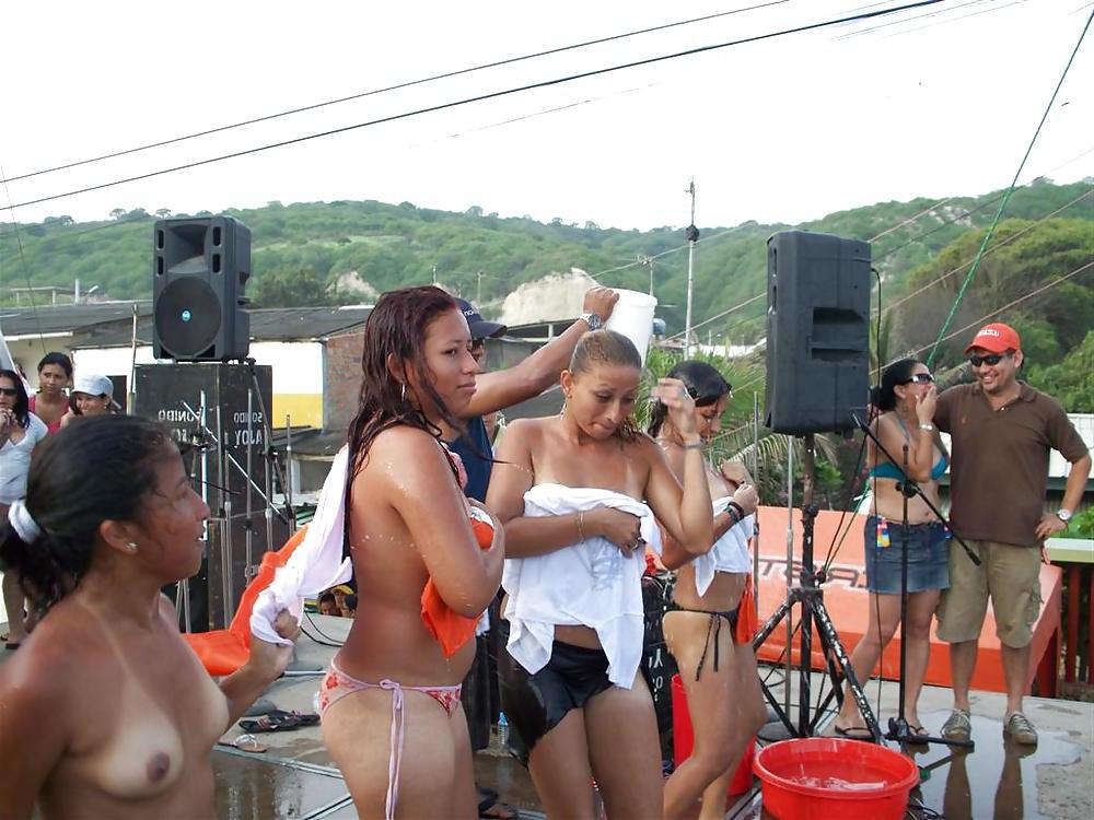 16P Wet T-shirts Show Latin Girl