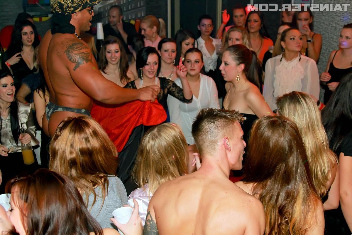 15P Horny men shagging perfect drunk girls at a big sex club