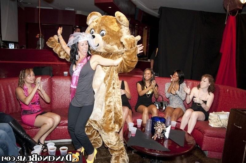16P Club hopping hotties suck dick