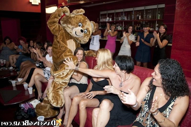 16P Club hopping hotties suck dick