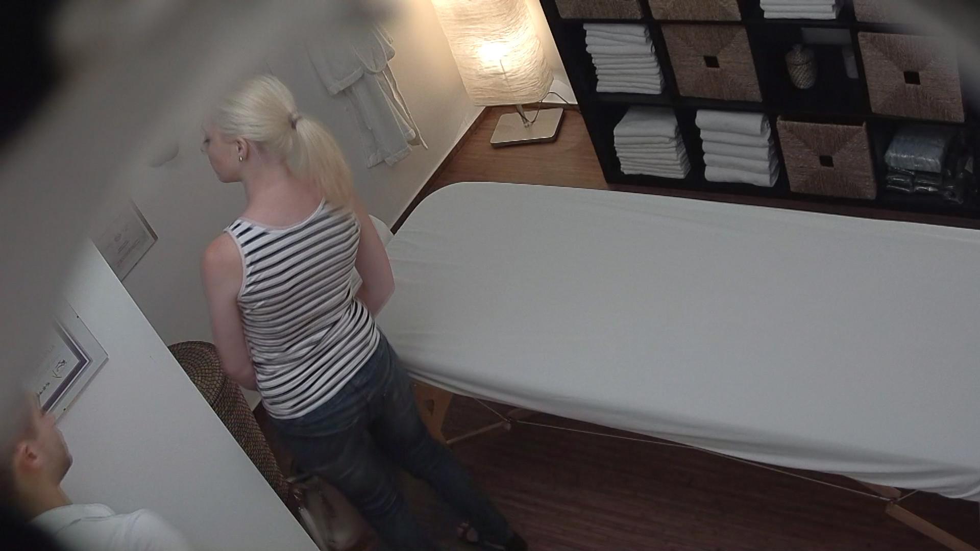 11P Amateur blonde gets fucked during massage