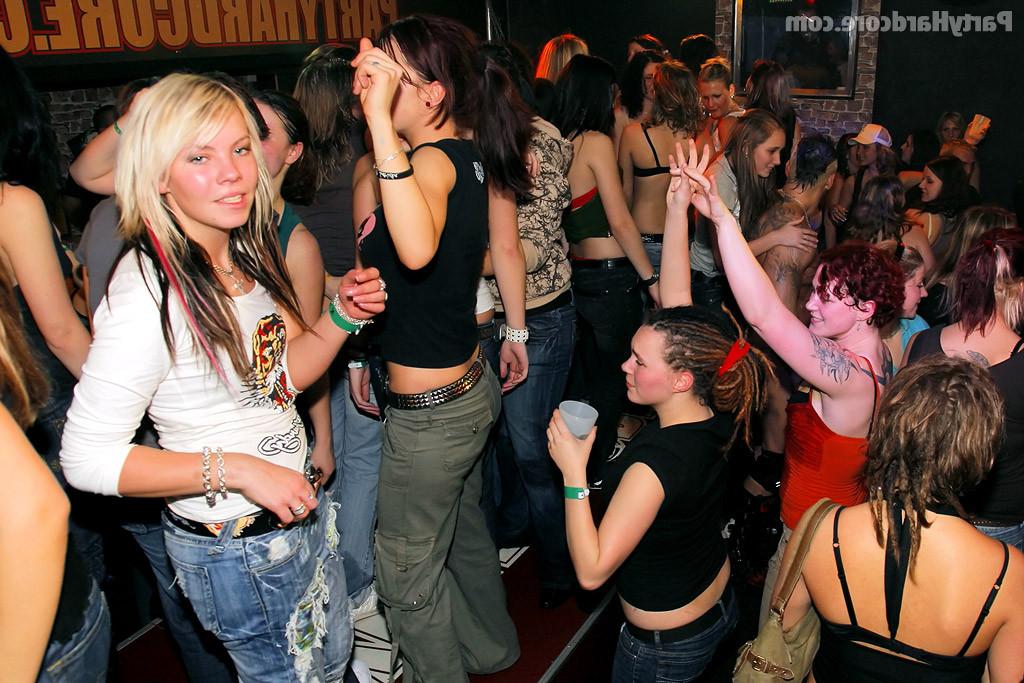11P Girls and strippers sex at the club