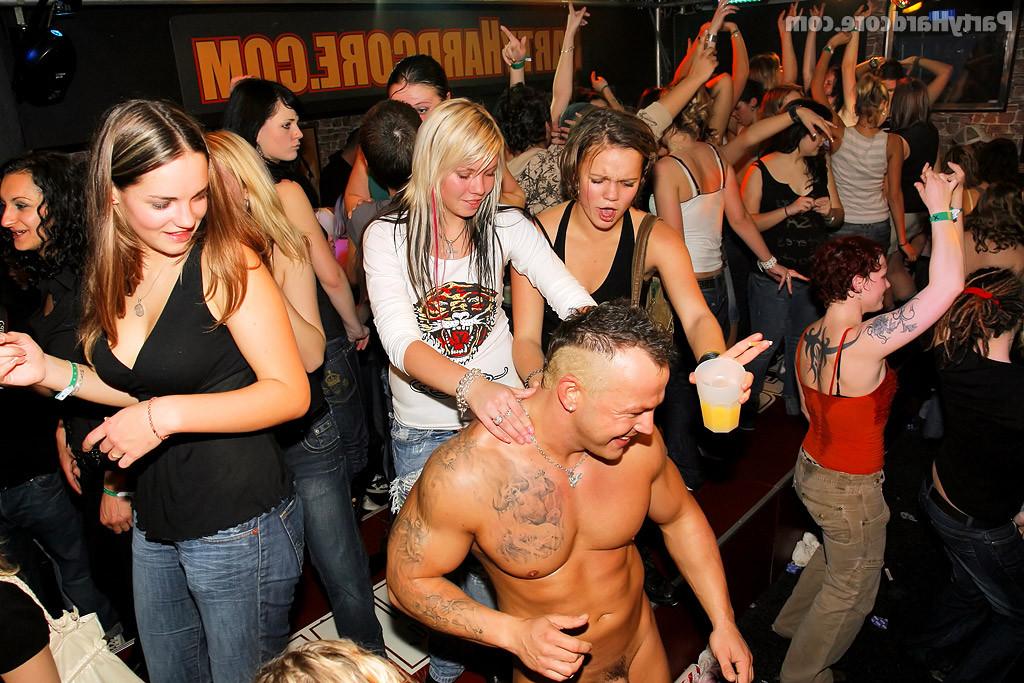 11P Girls and strippers sex at the club
