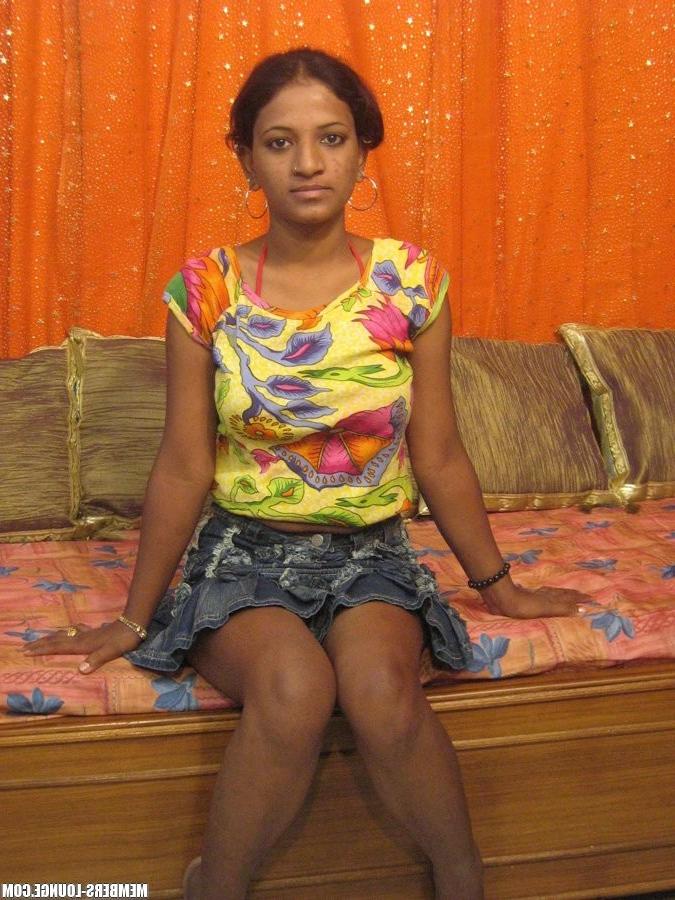 12P Indian teen ejoy the lick