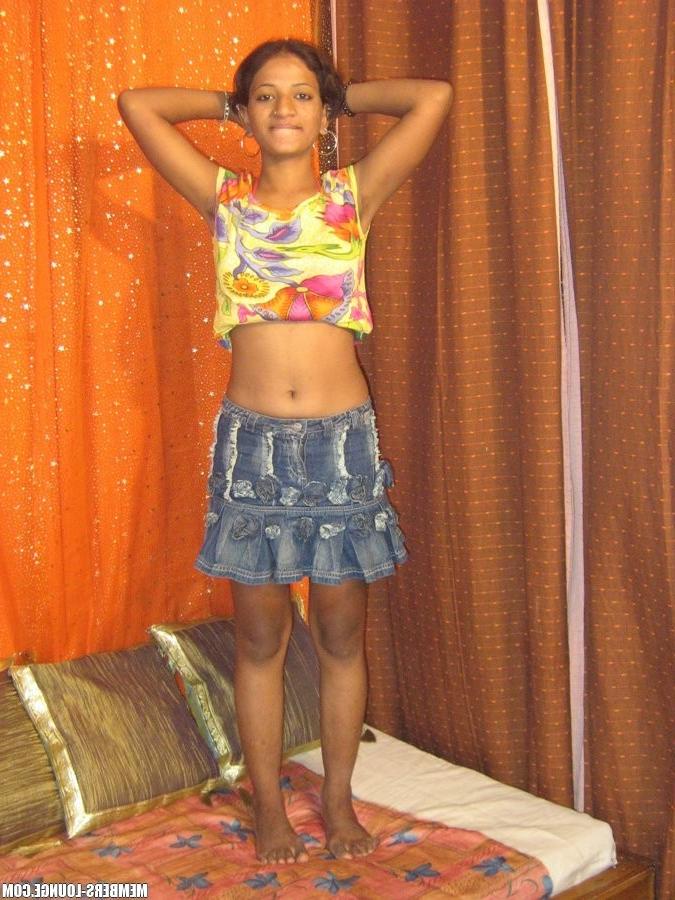12P Indian teen ejoy the lick