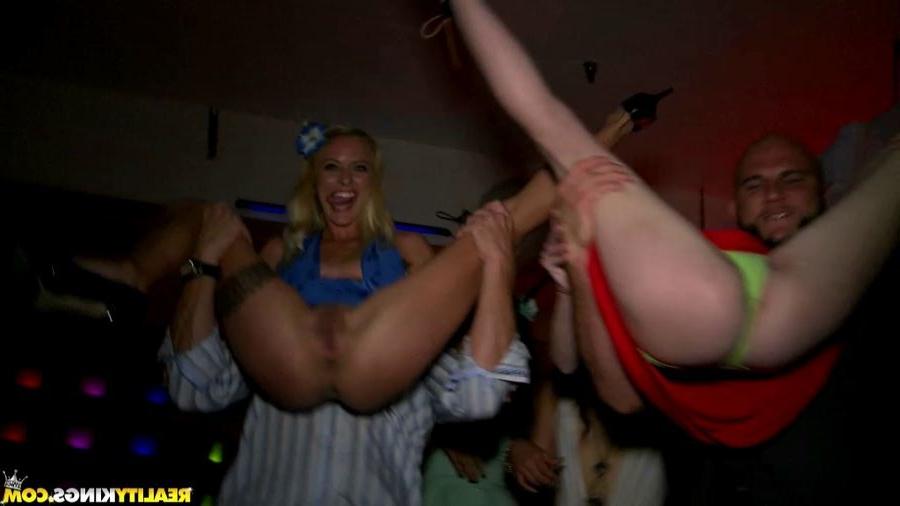 16P Real amateur party whores fucked in a club orgy