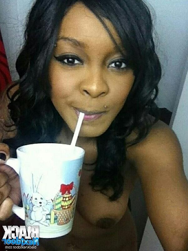 10P Really hot black chick with nice tattoo