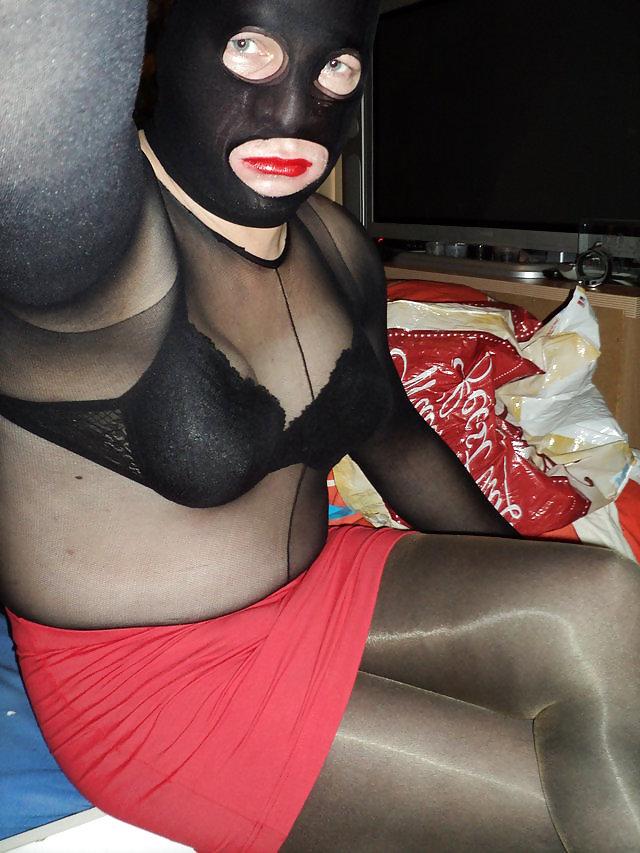 25P HORNY IN PANTYHOSE