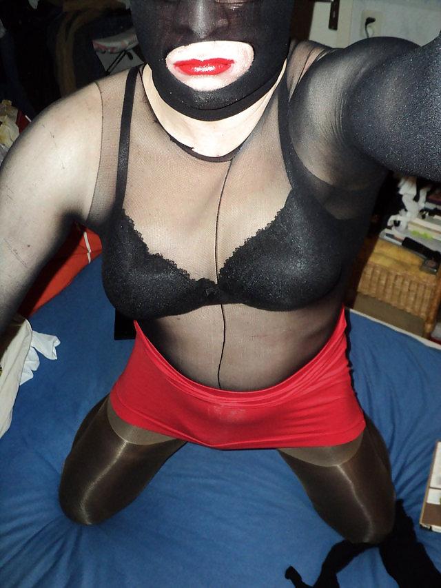25P HORNY IN PANTYHOSE
