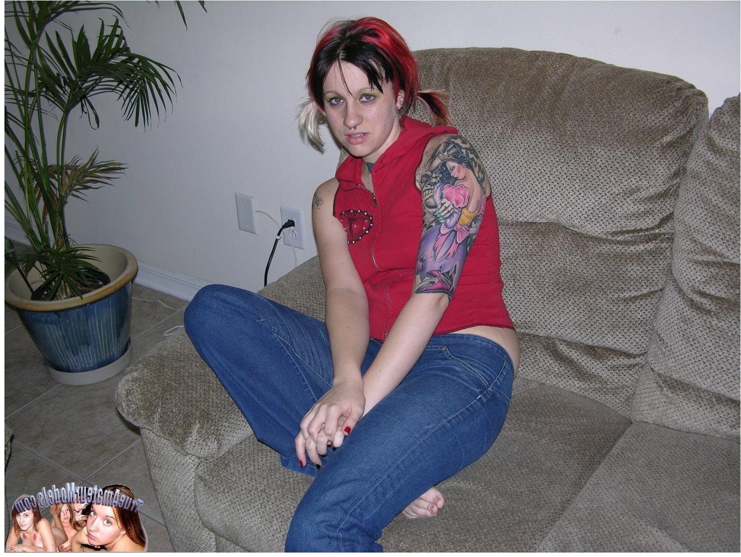 10P Amateur Death Metal Chick Spreading All Apart Nude