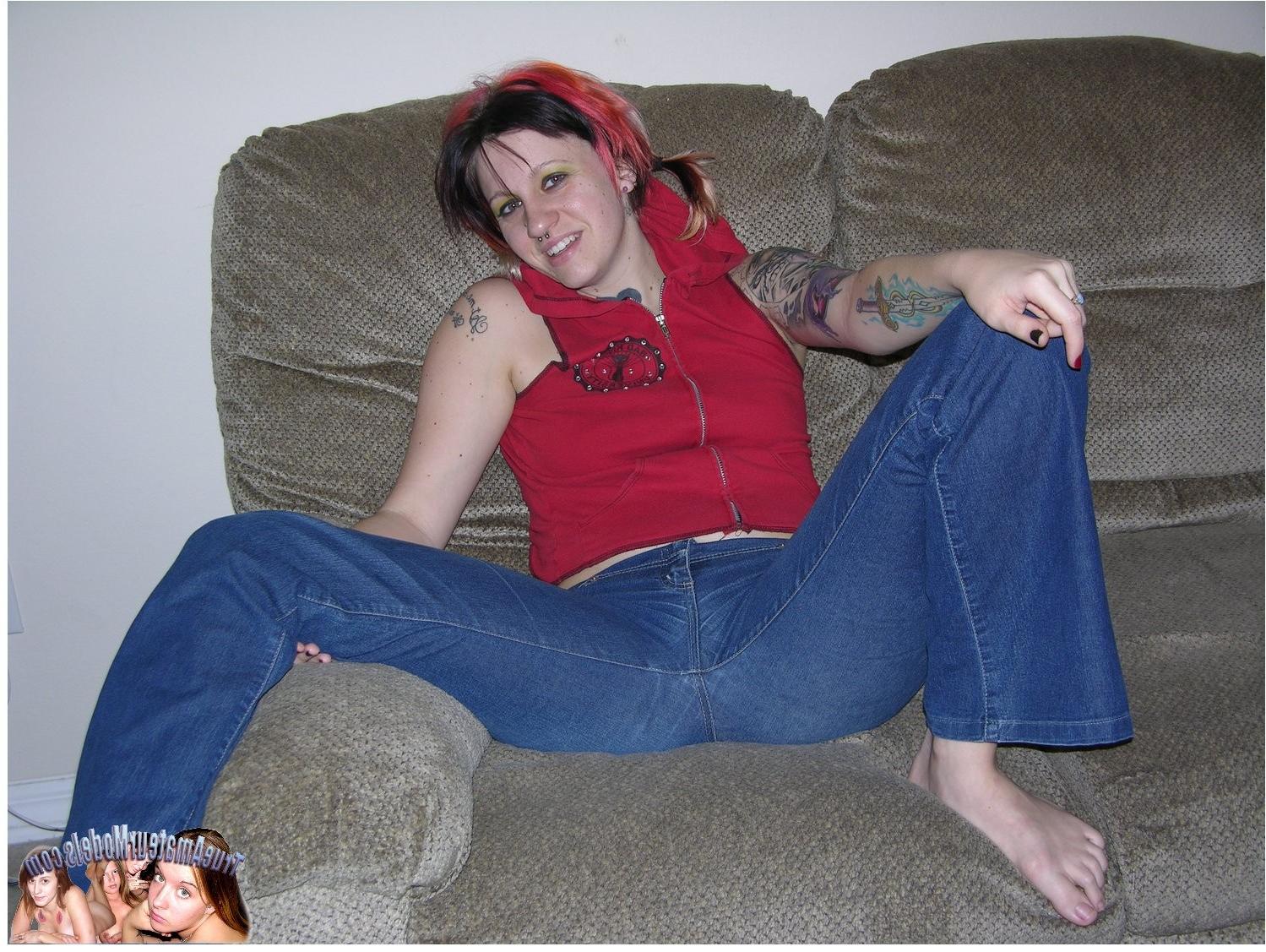 10P Amateur Death Metal Chick Spreading All Apart Nude