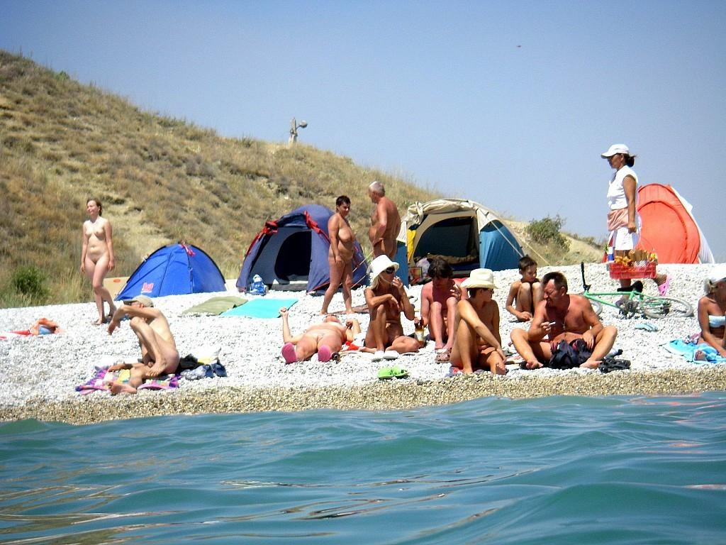 15P Hot amateur nude beach photos