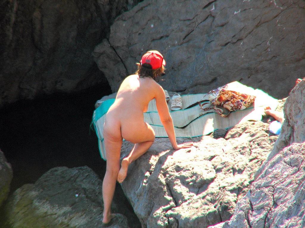 15P Hot amateur nude beach photos