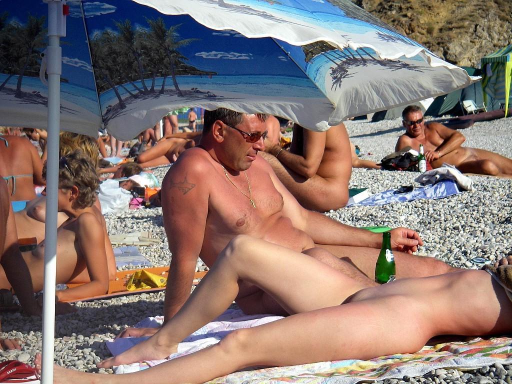 15P Hot amateur nude beach photos