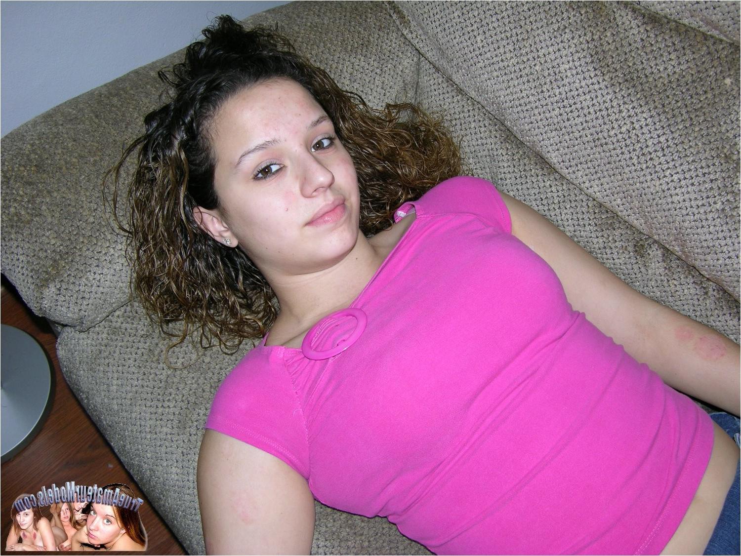 10P Amateur Chick Spreads Her Sweet Looking Hairy Bush Apart