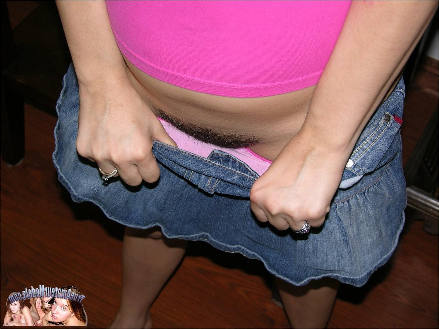 10P Amateur Chick Spreads Her Sweet Looking Hairy Bush Apart