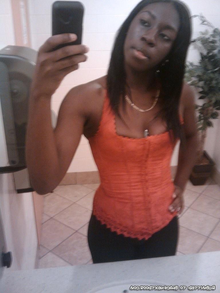 10P Nice ebony teen selfshot pics