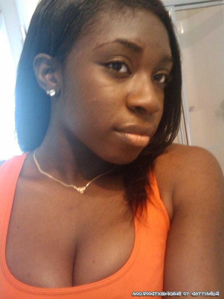 10P Nice ebony teen selfshot pics