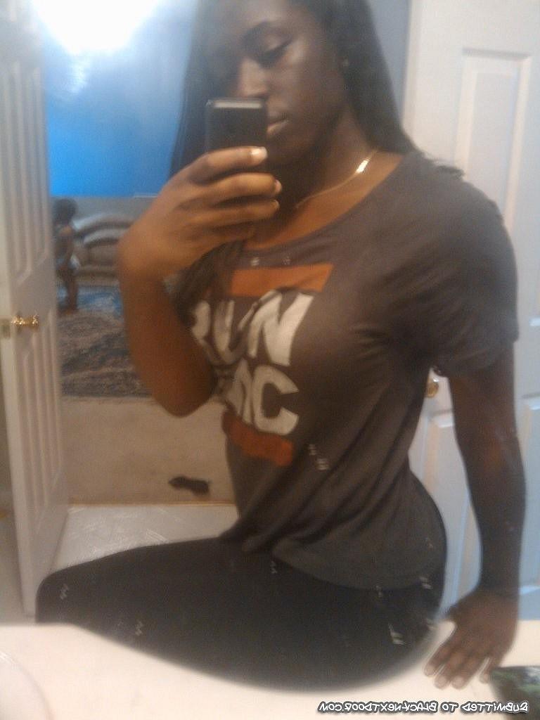 10P Nice ebony teen selfshot pics