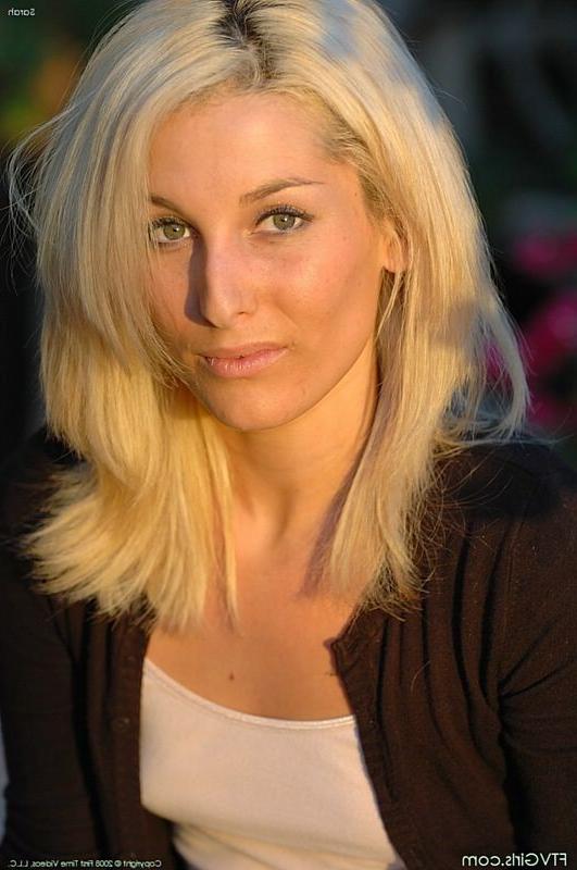 15P Blonde cutie has no panties under short jean skirt outdoors