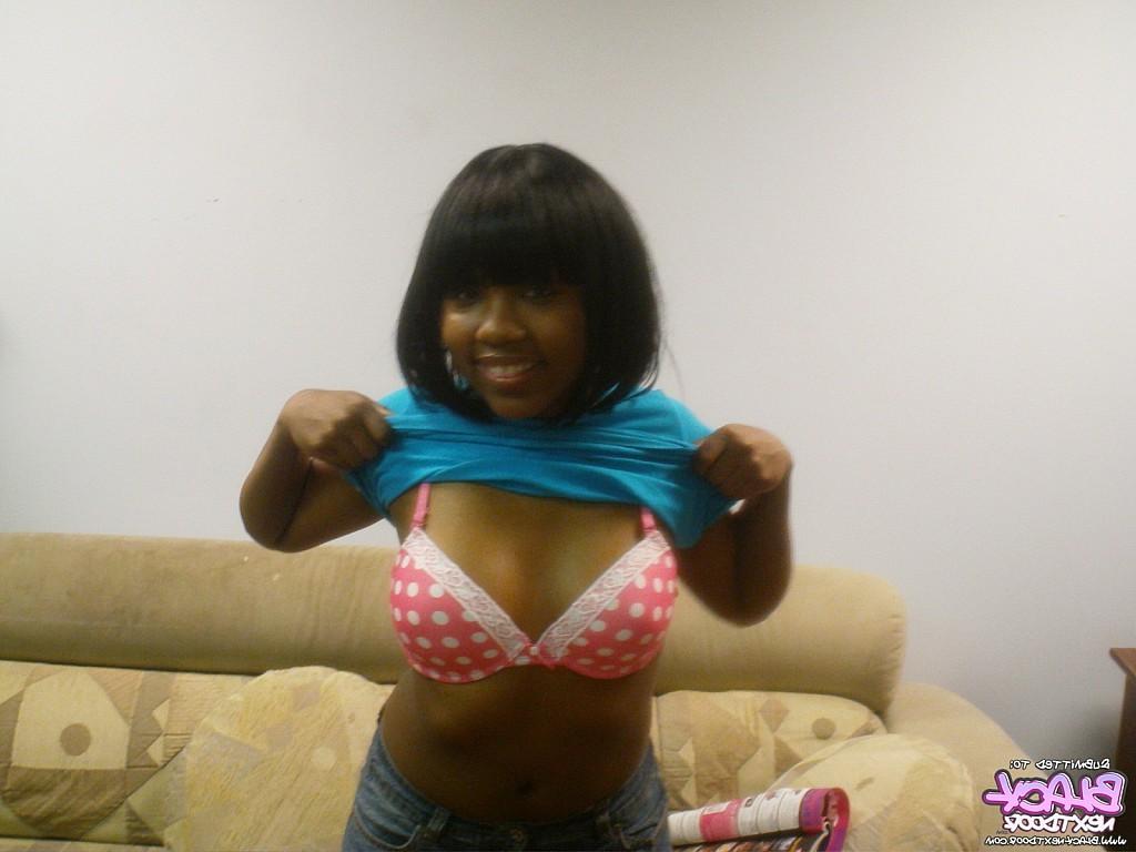 10P Sweet teen Eden shows her body