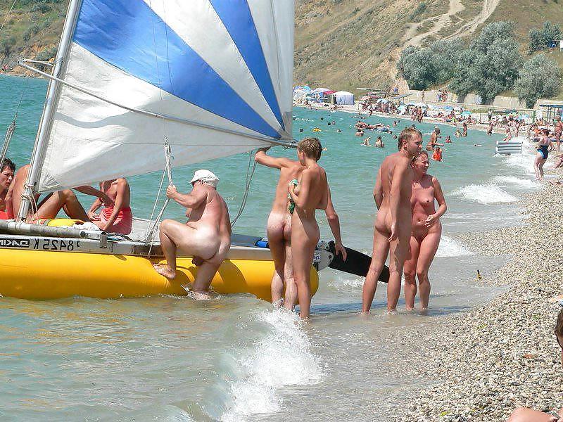 25P More Nudist Teens