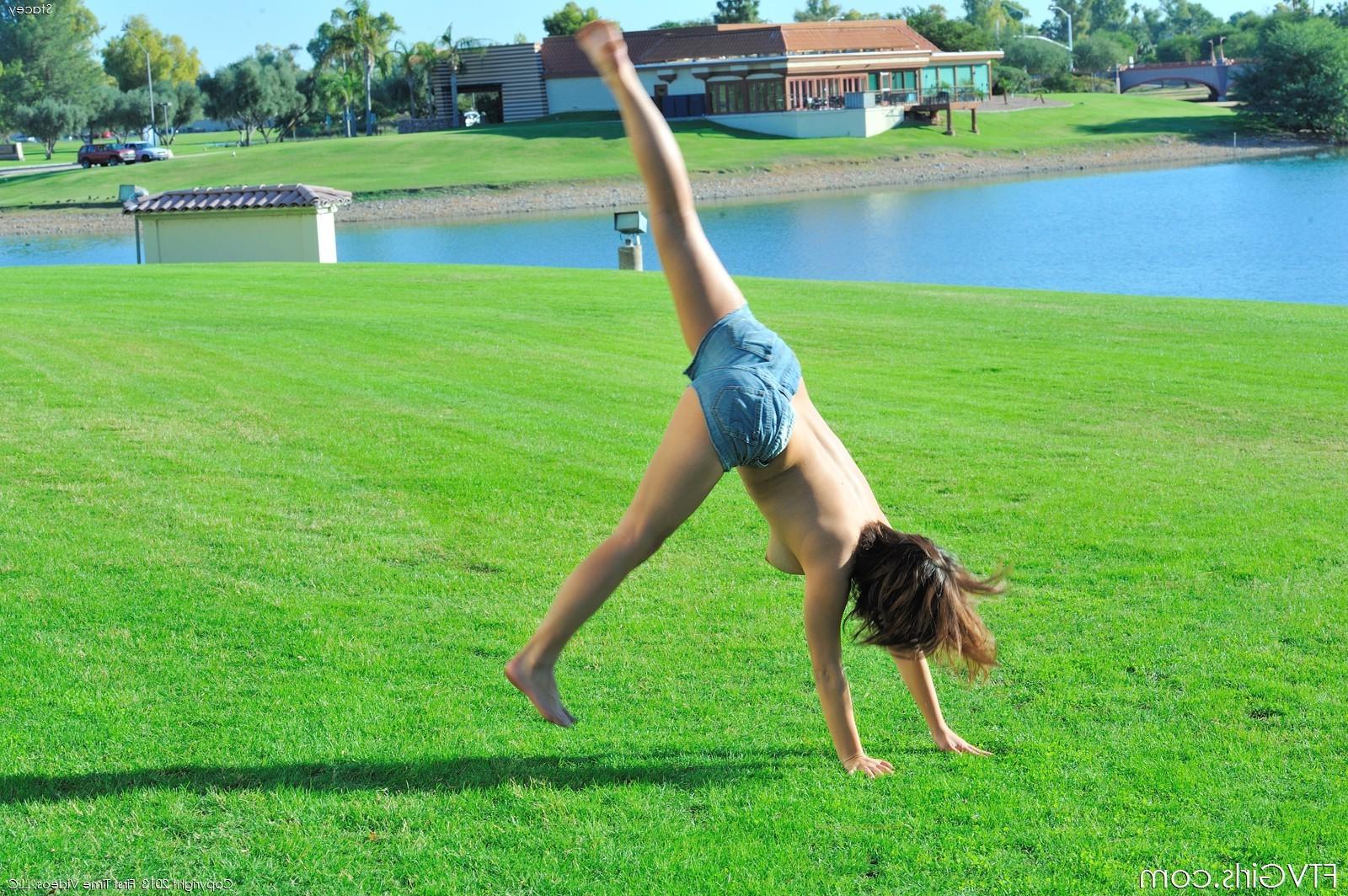 15P Naked gymnast outdoors