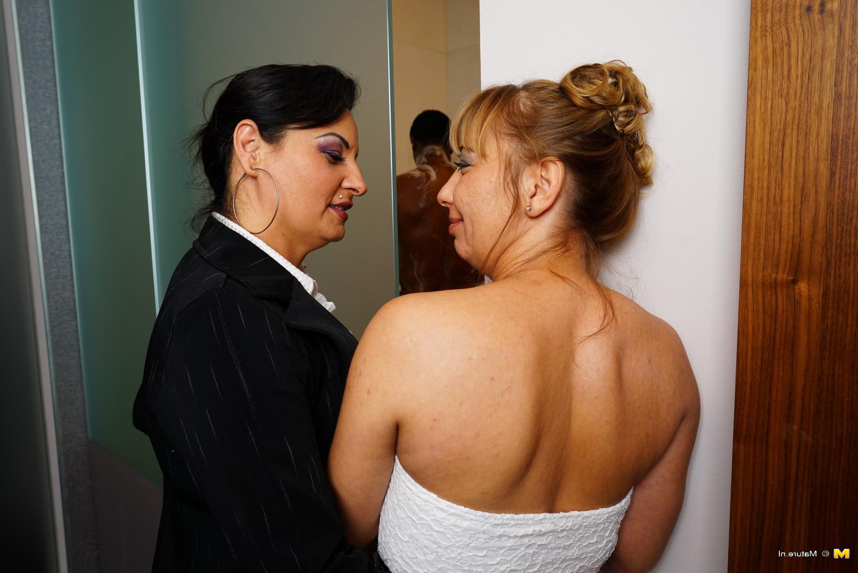 16P Naughty interracial mature threesome gets wild