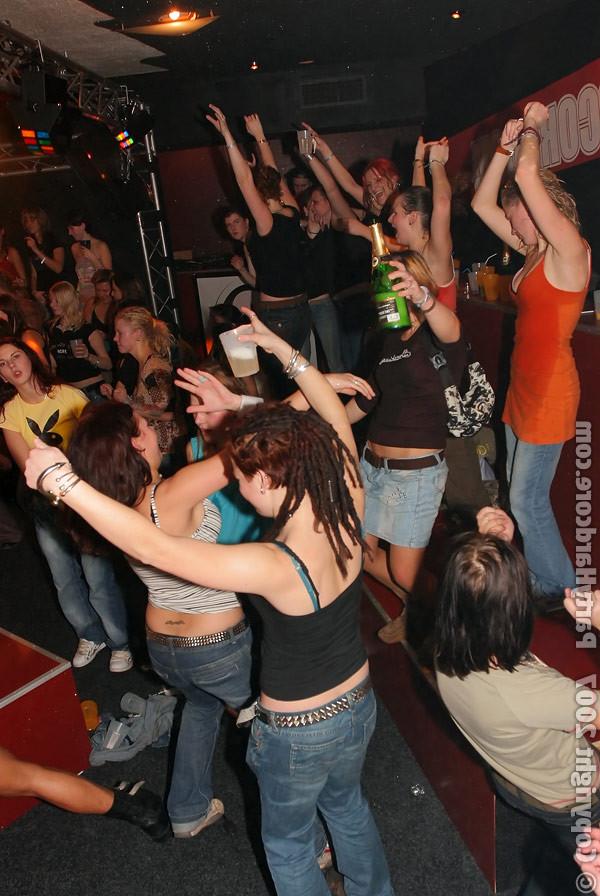 11P Girls party hard at the local club