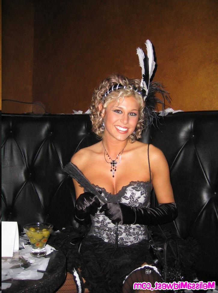 15P Melissa Midwest out at a club for Halloween licking dildo