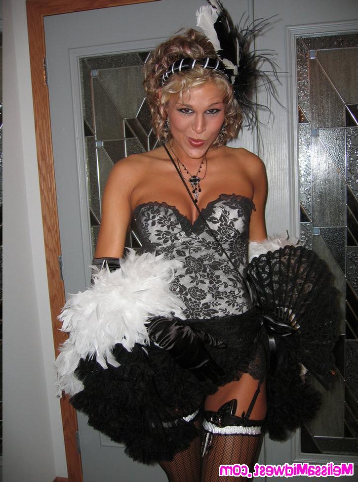 15P Melissa Midwest out at a club for Halloween licking dildo