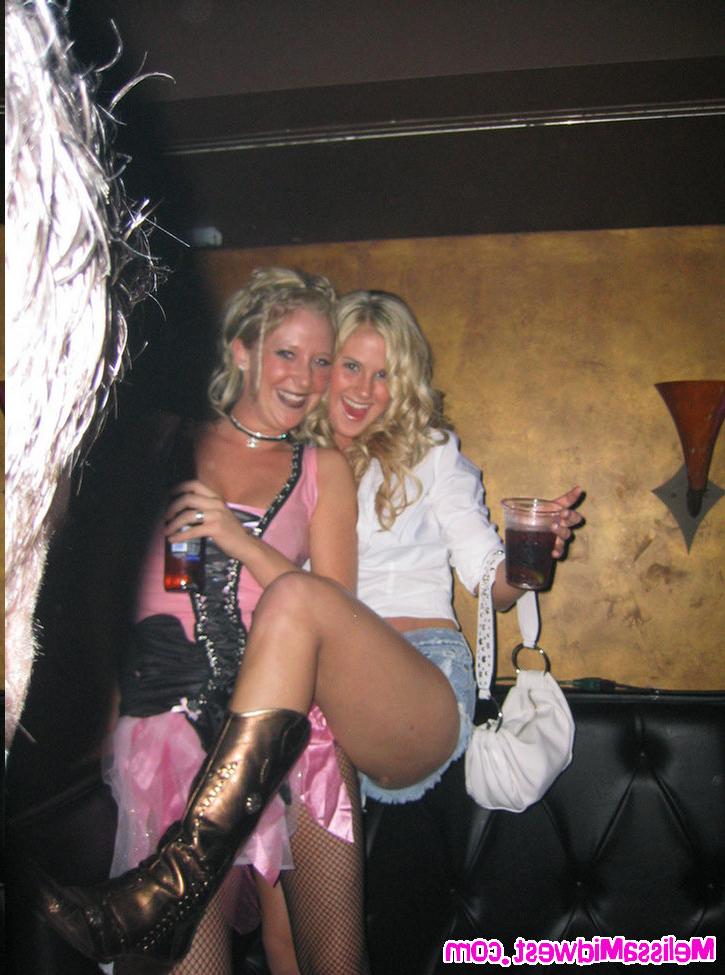 15P Melissa Midwest out at a club for Halloween licking dildo