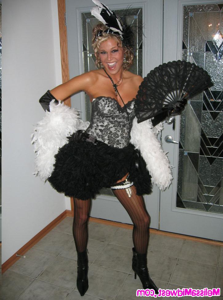 15P Melissa Midwest out at a club for Halloween licking dildo