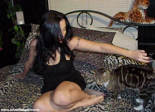 15P Corono got her pussy plundered before her face