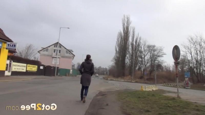 15P Sexy brunette babe pisses behind a bus stop