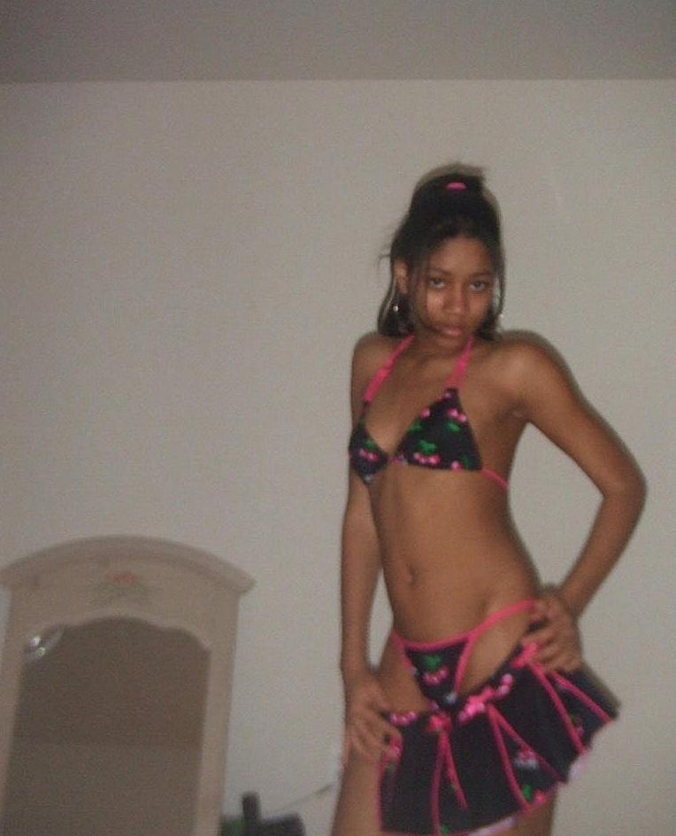 12P Stolen amateur shots of black teenies