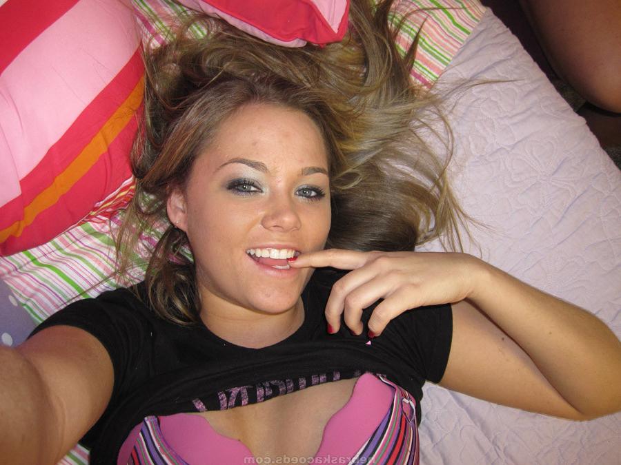 16P Cute chick gets naked with her friends from Nebraska Coeds