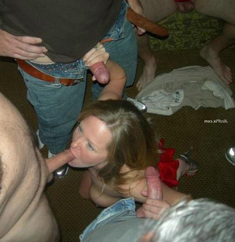 11P Girlfriend sucking three cocks in dogging action