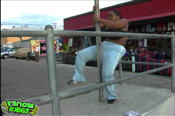6P This hot waitress is gettin face deep in some hot ass in these hot vids