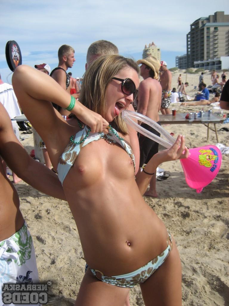 14P Nebraska Coeds spring break party pics