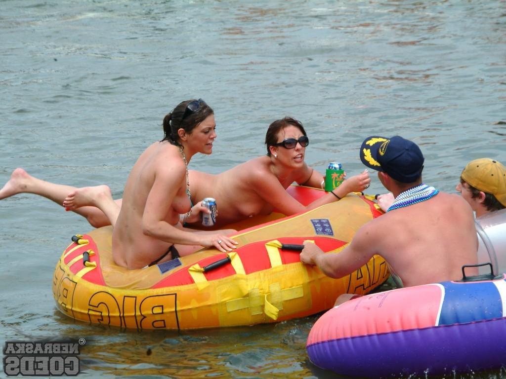 19P Nebraska Coeds go wild during Spring Break