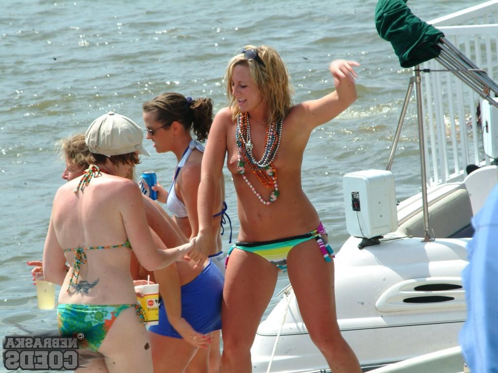19P Nebraska Coeds go wild during Spring Break