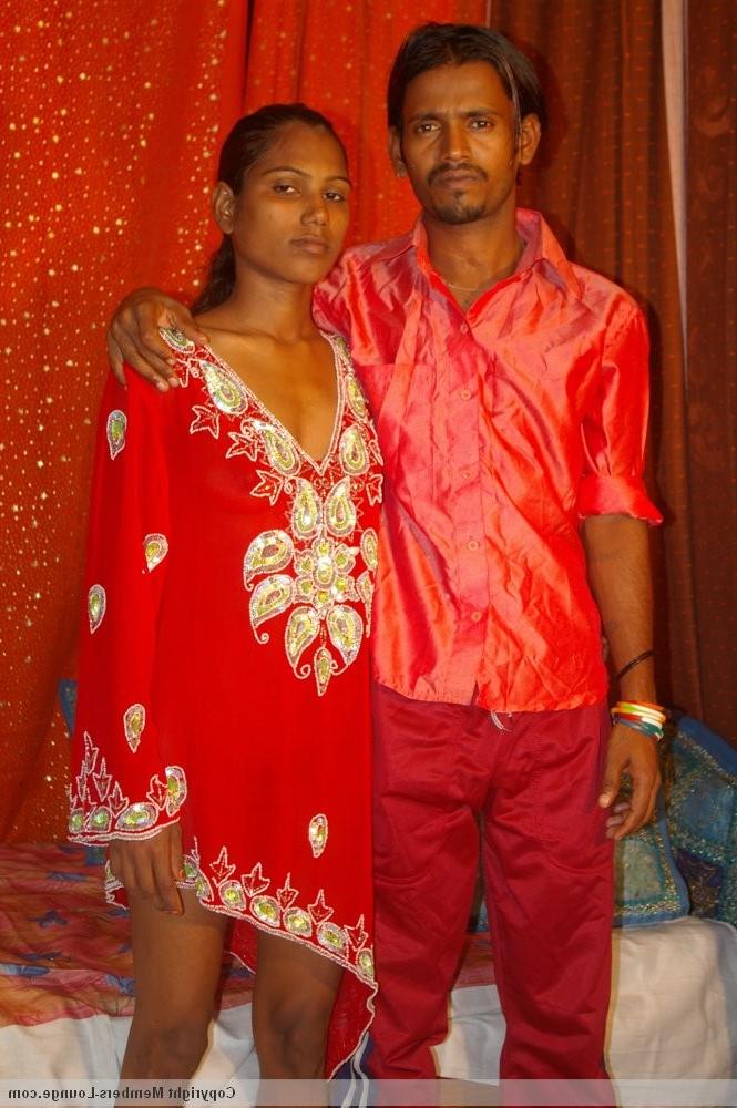 12P Indian slut swollowing...