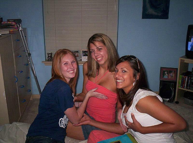 9P Girfriends threesome sex pictures