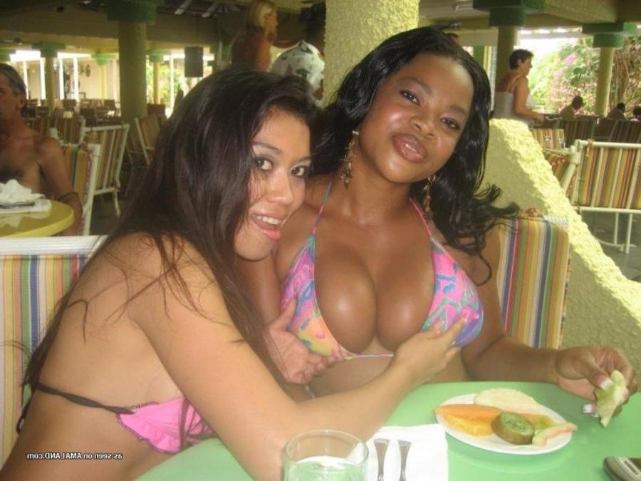 12P Selection of hot amateur babes posing sexy outdoors